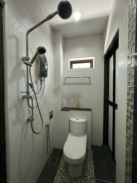 3-storey Terraced House for Rent in Teluk Kumbar (Penang) - Xinnee . - Bathroom - PropertyGuru.com.my