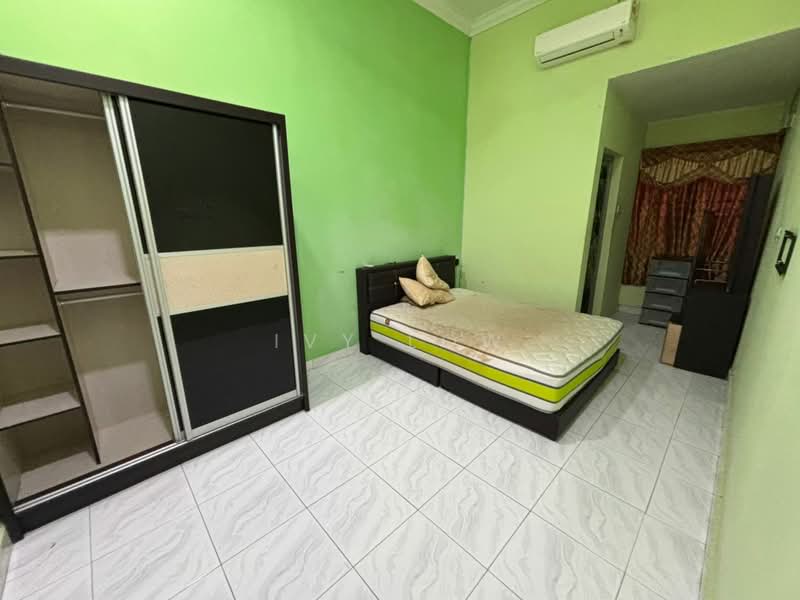 2-storey Terraced House for Rent in Taman Suria (Johor Bahru) - Ivy Low - Bedroom - PropertyGuru.com.my
