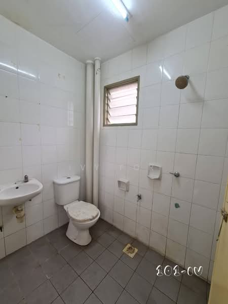 Pangsapuri untuk Disewa di Pangsapuri Akasia (Bandar Botanic) - Ivy Por - Bathroom - PropertyGuru.com.my