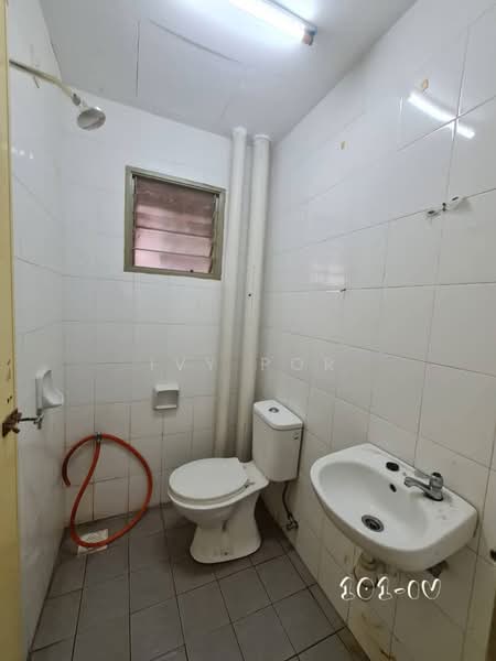 Pangsapuri untuk Disewa di Pangsapuri Akasia (Bandar Botanic) - Ivy Por - Bathroom - PropertyGuru.com.my