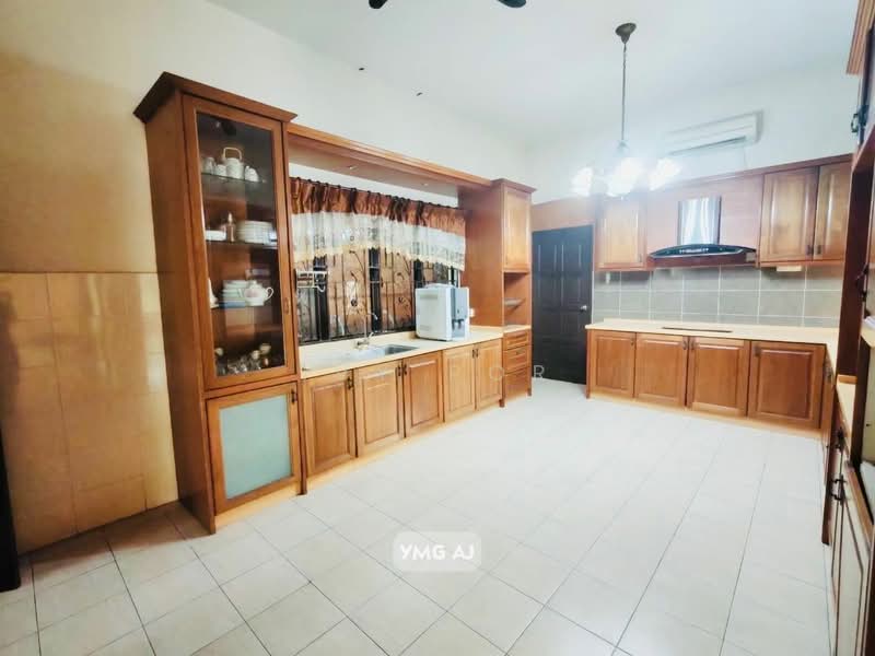 Semi-Detached House for Sale in Taman Bunga Raya (Klang) - Ivy Por - Kitchen - PropertyGuru.com.my