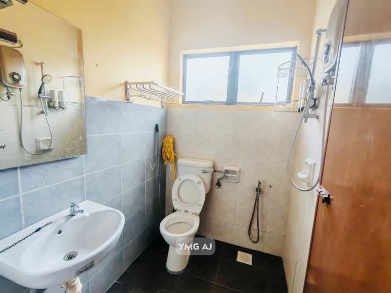 Semi-Detached House for Sale in Taman Bunga Raya (Klang) - Ivy Por - Bathroom - PropertyGuru.com.my