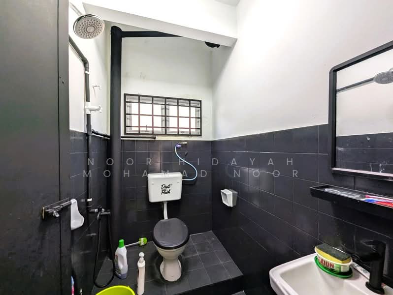 2-storey Terraced House for Sale in Bukit Sentosa (Rawang) - Noor Hidayah Mohamad Noor - Bathroom - PropertyGuru.com.my