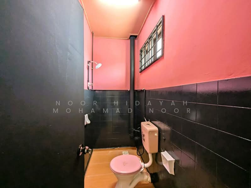 2-storey Terraced House for Sale in Bukit Sentosa (Rawang) - Noor Hidayah Mohamad Noor - Bathroom - PropertyGuru.com.my