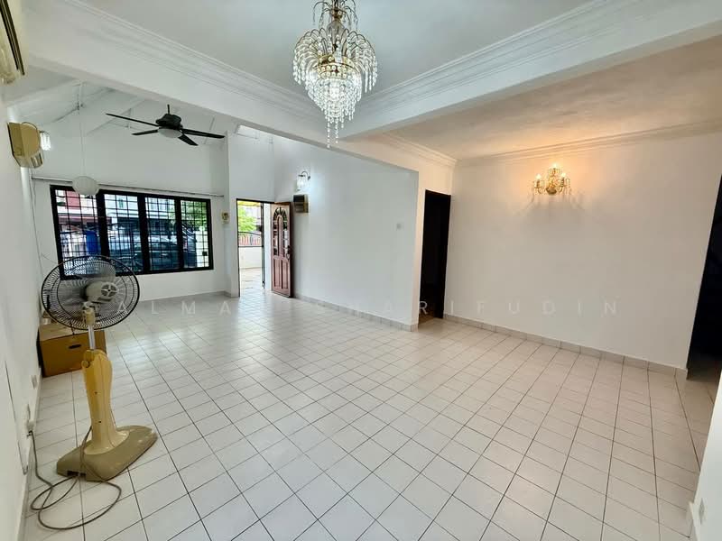 1.5-storey Terraced House for Sale in Subang Jaya (Selangor) - Salman Sharifudin - Living Room - PropertyGuru.com.my