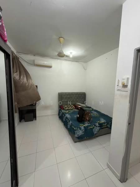 Condominium for Sale at Scott Towers @ Larkin JB - Jason Sim - Bedroom - PropertyGuru.com.my