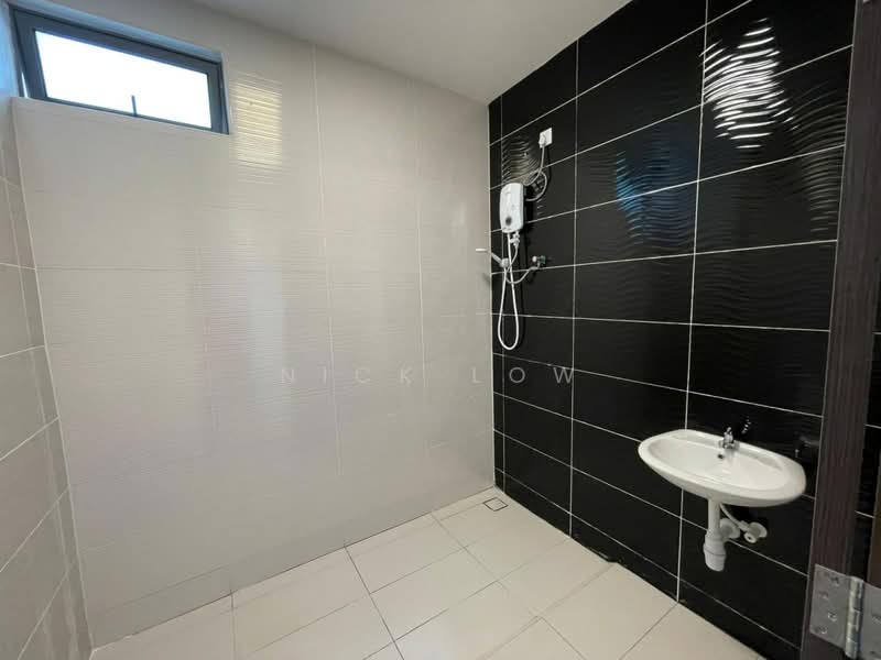 Cluster House for Rent in Taman Bukit Skudai (Skudai) - Nick Low - Bathroom - PropertyGuru.com.my