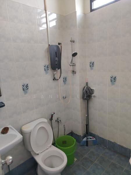 2-storey Terraced House for Sale in Setia Impian (Setia Alam) - Janie Lee - Master Bathroom - PropertyGuru.com.my