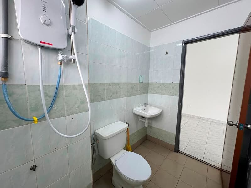 Rumah Teres untuk Disewa di Bandar Botanic (Klang) - Stephanie Yap - Bathroom - PropertyGuru.com.my