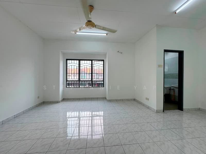 Rumah Teres untuk Disewa di Bandar Botanic (Klang) - Stephanie Yap - Living Room - PropertyGuru.com.my