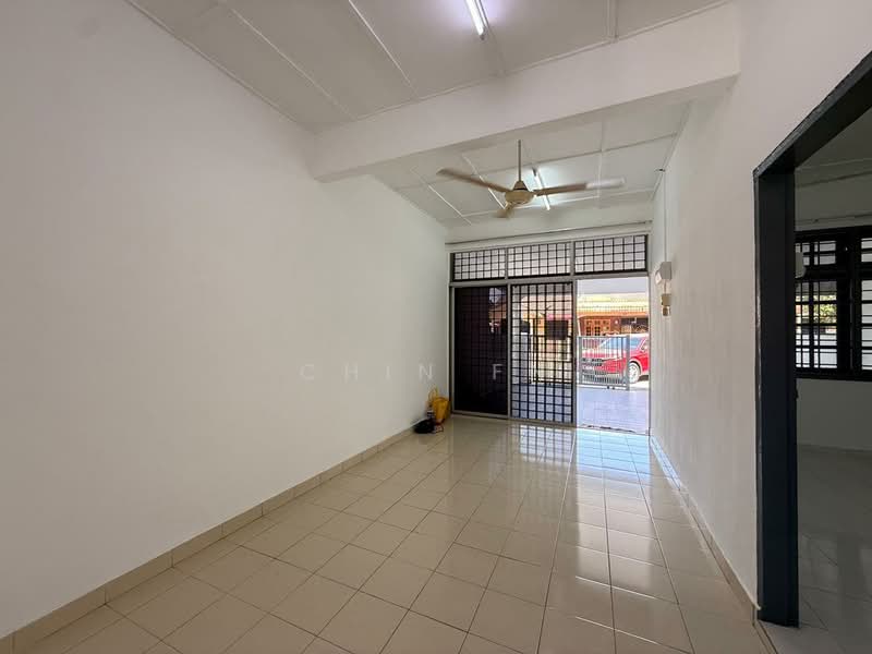 Rumah Teres 1 Tingkat untuk Dijual di Taman Seri Duyong (Duyong) - CHIN FN - Living Room - PropertyGuru.com.my