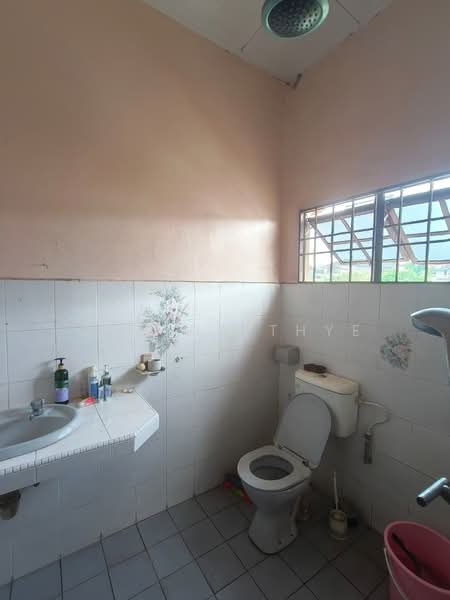 Semi-Detached House for Sale in Kampung Yahya Awal (Johor Bahru) - Queena Thye - Bathroom - PropertyGuru.com.my