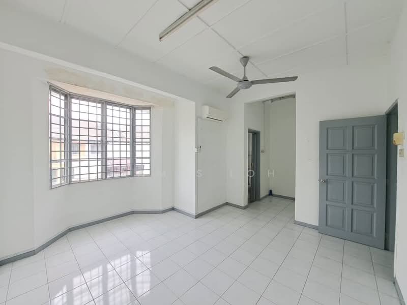 Rumah Teres 2 Tingkat untuk Disewa di Usj 1 (Subang Jaya) - James Loh - Living Room - PropertyGuru.com.my