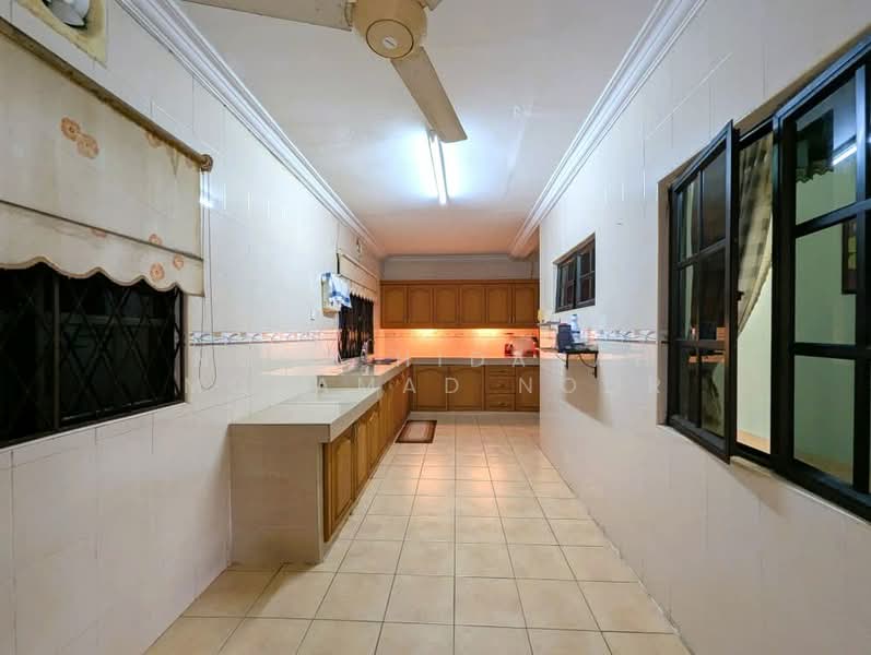 Rumah Berkembar untuk Dijual di Country Heights (Kajang) - Noor Hidayah Mohamad Noor - Kitchen - PropertyGuru.com.my