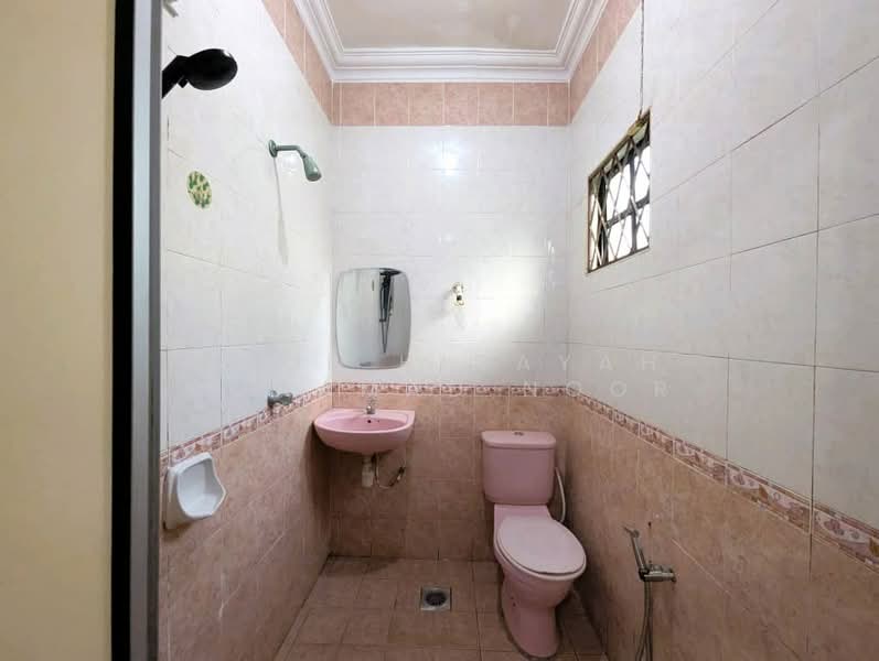 Rumah Berkembar untuk Dijual di Country Heights (Kajang) - Noor Hidayah Mohamad Noor - Bathroom - PropertyGuru.com.my