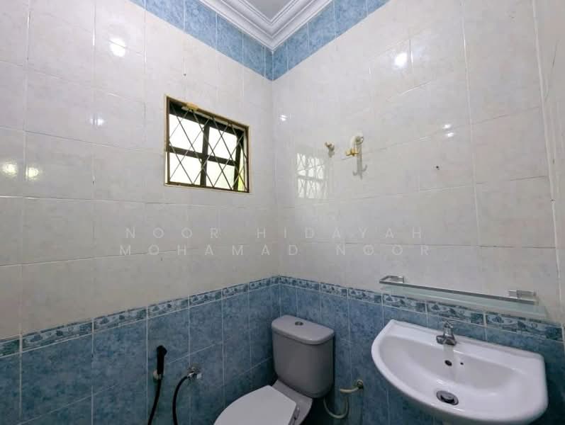 Rumah Berkembar untuk Dijual di Country Heights (Kajang) - Noor Hidayah Mohamad Noor - Bathroom - PropertyGuru.com.my
