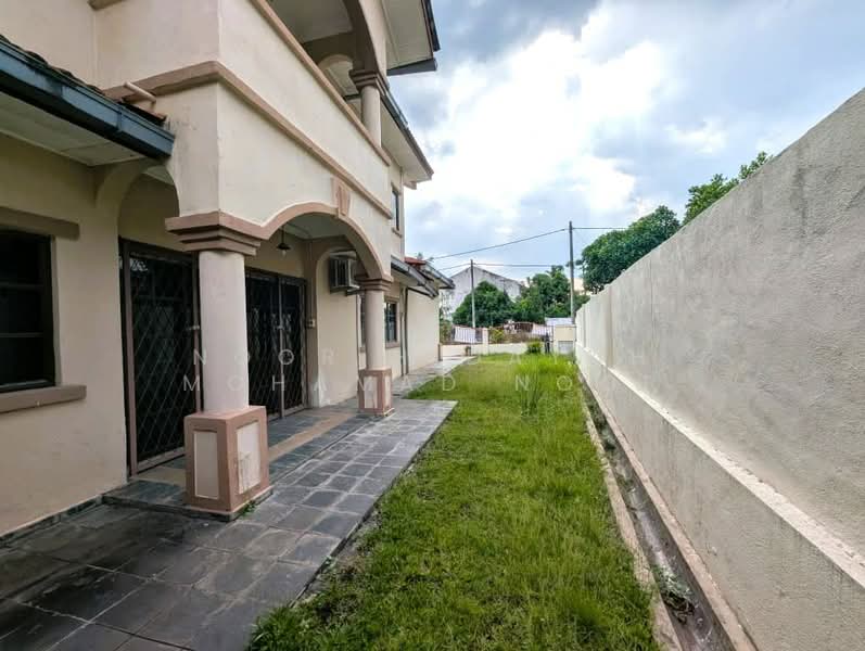 Rumah Berkembar untuk Dijual di Country Heights (Kajang) - Noor Hidayah Mohamad Noor - Exterior - PropertyGuru.com.my