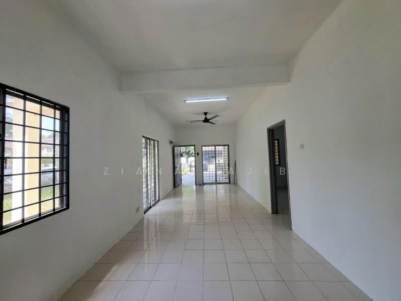 Townhouse for Sale in Shah Alam (Selangor) - Ziana Najib - Living Room puncak perdana - PropertyGuru.com.my