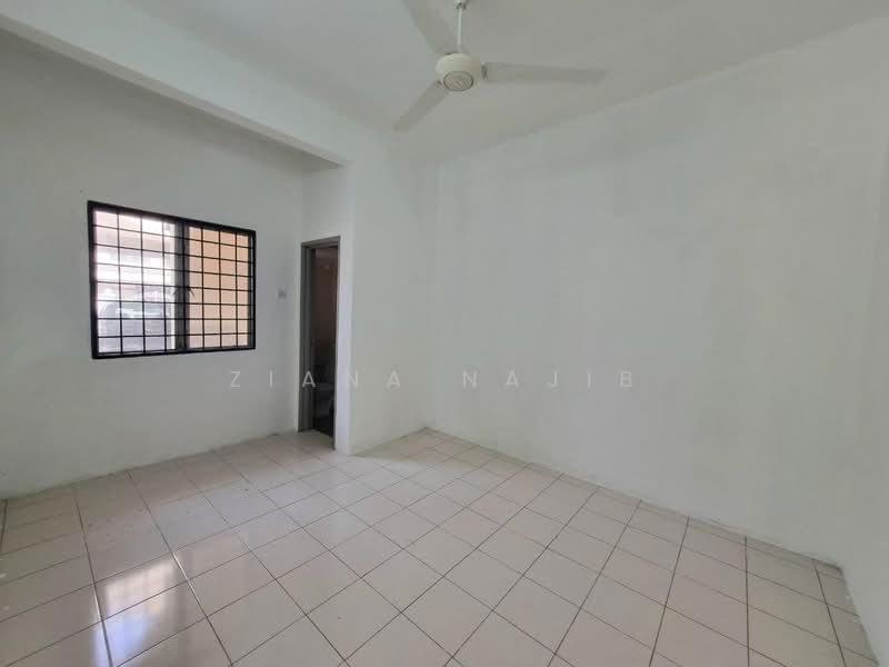 Townhouse for Sale in Shah Alam (Selangor) - Ziana Najib - Interior puncak perdana - PropertyGuru.com.my
