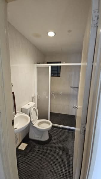 Service Residence for Sale at Connaught Avenue - Noor Hidayah Mohamad Noor - Bathroom - PropertyGuru.com.my