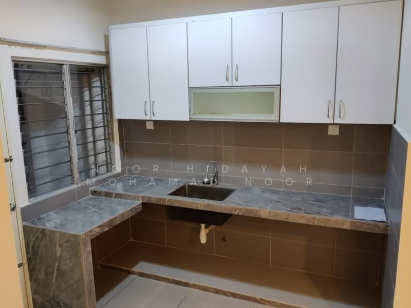 Pangsapuri untuk Dijual di Putra Suria Residence - Noor Hidayah Mohamad Noor - Kitchen - PropertyGuru.com.my