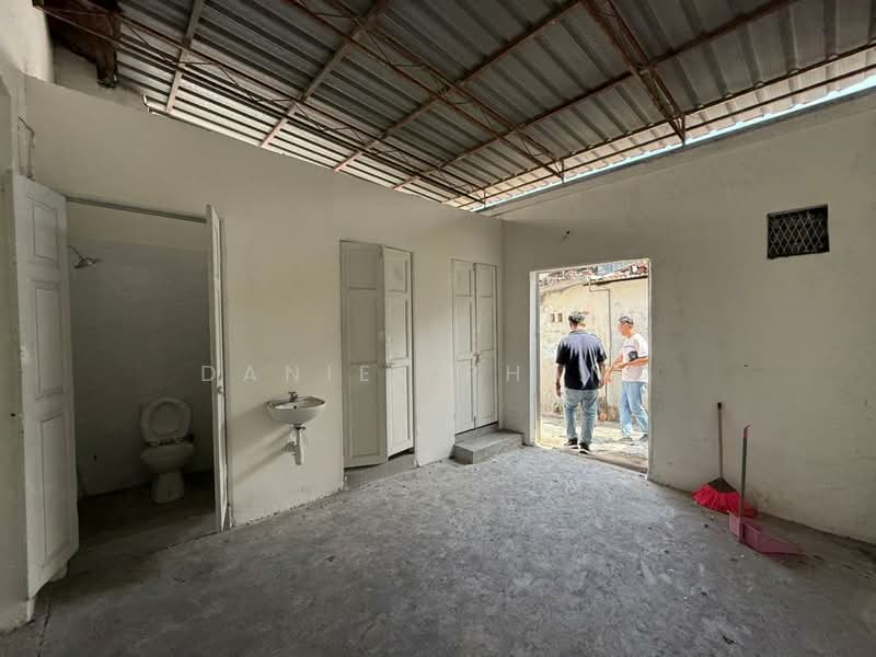 Shop for Rent in George Town (Penang) - Daniel Phang - Bathroom - PropertyGuru.com.my
