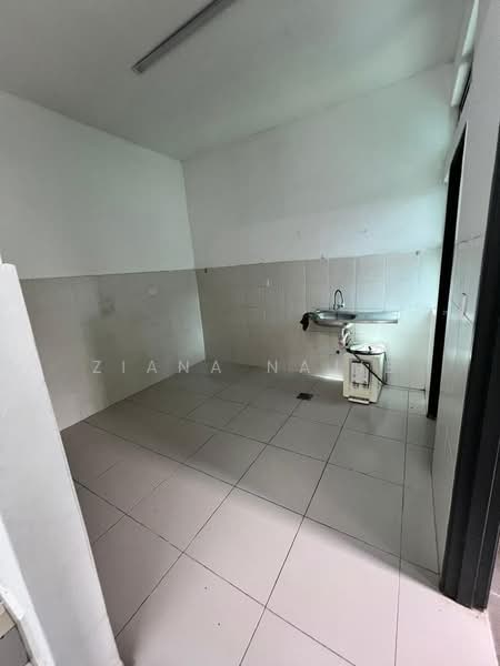 Cluster House for Sale in Shah Alam (Selangor) - Ziana Najib - Kitchen Bayu Suria Puncak Alam - PropertyGuru.com.my