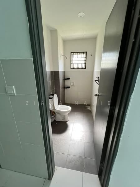 Cluster House for Sale in Shah Alam (Selangor) - Ziana Najib - Bathroom - PropertyGuru.com.my