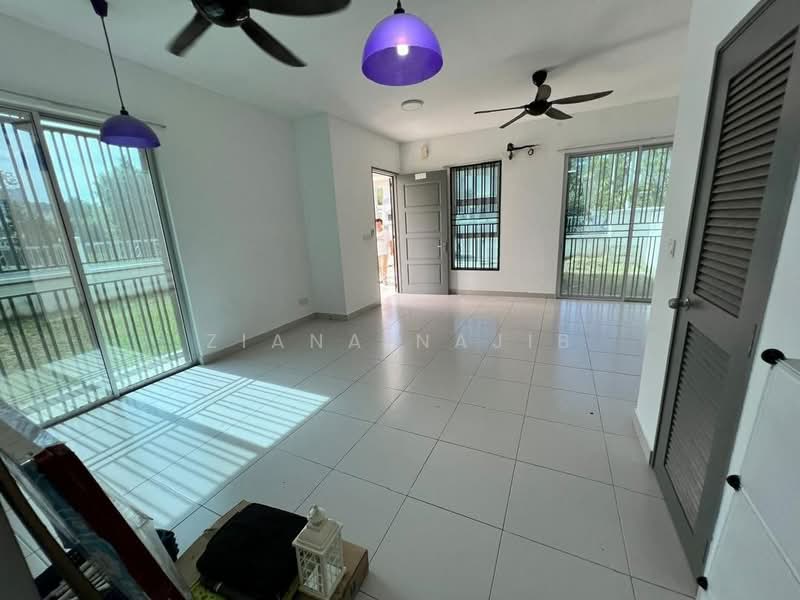 Cluster House for Sale in Shah Alam (Selangor) - Ziana Najib - Living Room Bayu Suria Puncak Alam - PropertyGuru.com.my