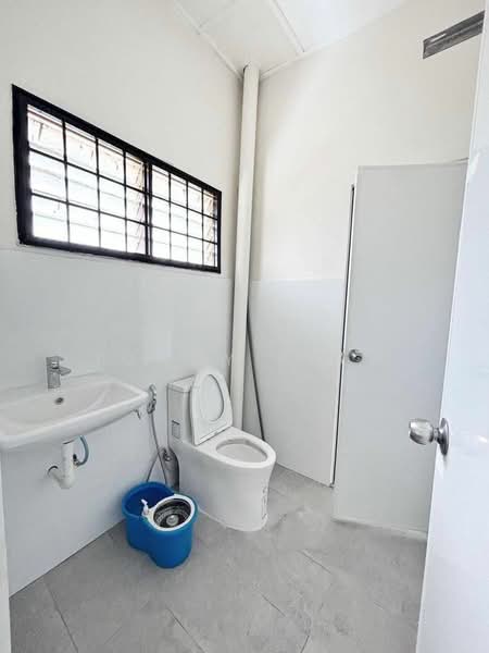Rumah Teres 2 Tingkat untuk Disewa di Johor Bahru (Johor) - Tommy Phua - Bathroom - PropertyGuru.com.my