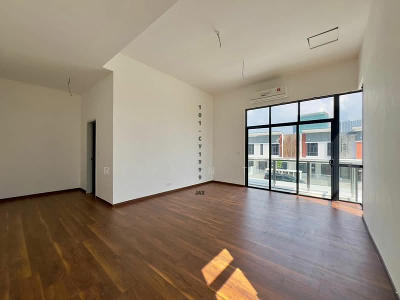 2-storey Terraced House for Sale in Setia Utama (Setia Alam) - Reilynn Tue - Living Room - PropertyGuru.com.my