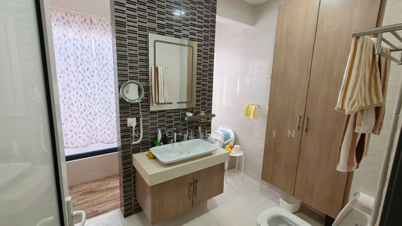 Semi-Detached House for Sale in Anggun 2 Residence (Rawang) - Tan Chee Kin - Bathroom - PropertyGuru.com.my