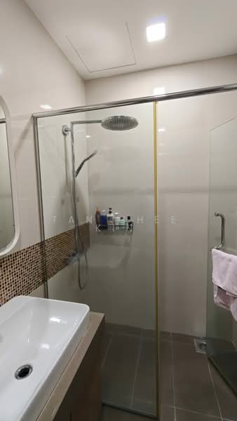 Semi-Detached House for Sale in Anggun 2 Residence (Rawang) - Tan Chee Kin - Bathroom - PropertyGuru.com.my