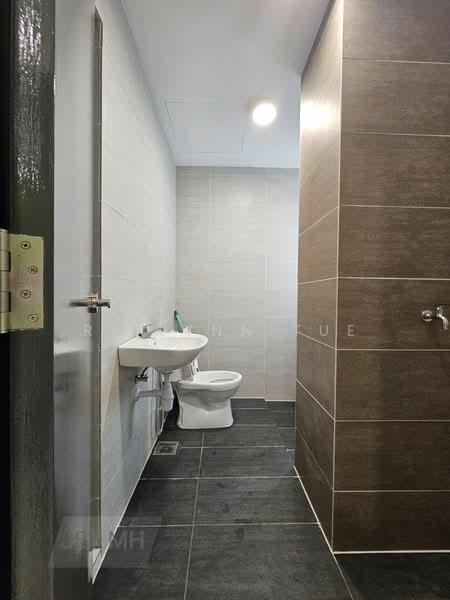 Servis Apartment untuk Disewa di Princeton Suites @ EduSentral - Reilynn Tue - Bathroom - PropertyGuru.com.my