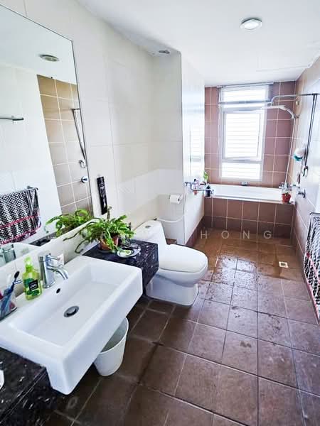 Kondominium untuk Disewa di 10 Island Resort - Andrew Chong - Bathroom - PropertyGuru.com.my