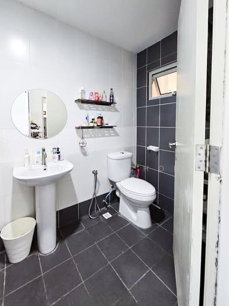 Kondominium untuk Disewa di 10 Island Resort - Andrew Chong - Bathroom - PropertyGuru.com.my