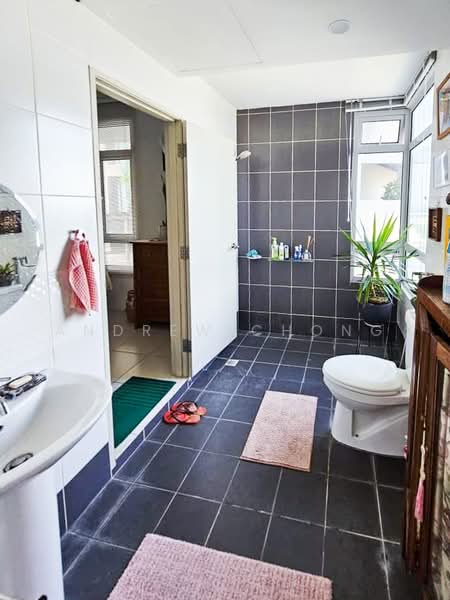 Kondominium untuk Disewa di 10 Island Resort - Andrew Chong - Bathroom - PropertyGuru.com.my