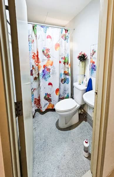 Kondominium untuk Disewa di 10 Island Resort - Andrew Chong - Bathroom - PropertyGuru.com.my