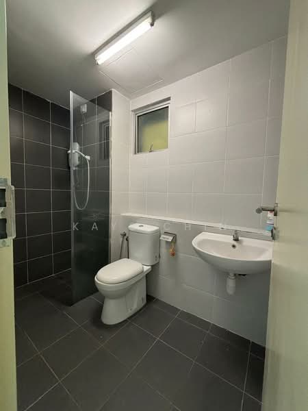 Servis Apartment untuk Disewa di Galleria Equine Park - Kays Chin - Bathroom - PropertyGuru.com.my