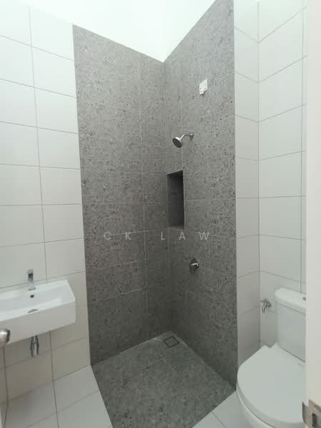 Rumah Teres 2 Tingkat untuk Dijual di Eco Majestic (Semenyih) - CK Law - Bathroom - PropertyGuru.com.my