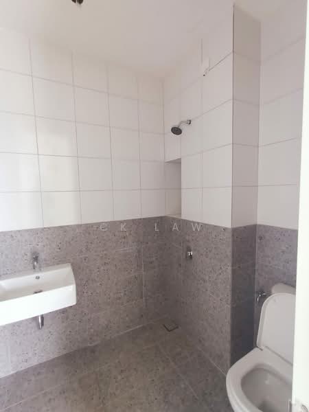 Rumah Teres 2 Tingkat untuk Dijual di Eco Majestic (Semenyih) - CK Law - Bathroom - PropertyGuru.com.my