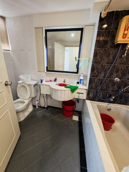 Kondominium untuk Dijual di Marina Bay Condominium - Boon Haw Ooi - Bathroom - PropertyGuru.com.my