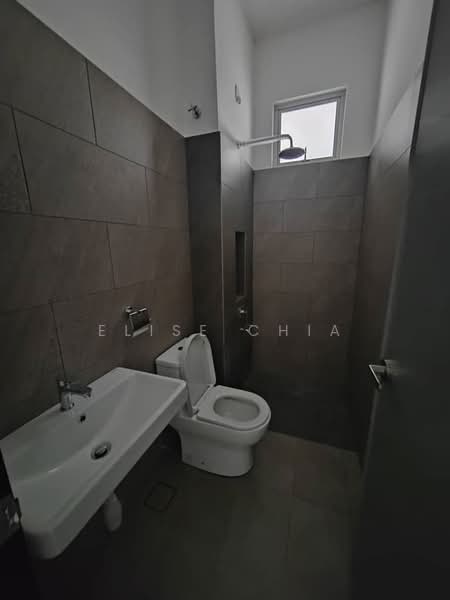 Rumah Teres 2 Tingkat untuk Disewa di Skudai (Johor) - Elise Chia - Bathroom - PropertyGuru.com.my