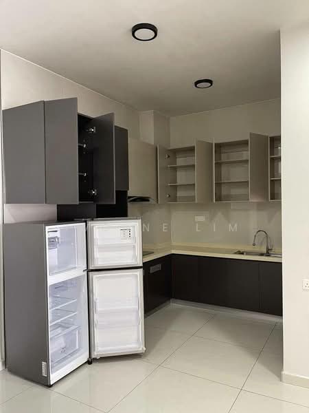 Service Residence for Sale at Royal Strand @ Country Garden Danga Bay - Yvonne Lim - Kitchen - PropertyGuru.com.my