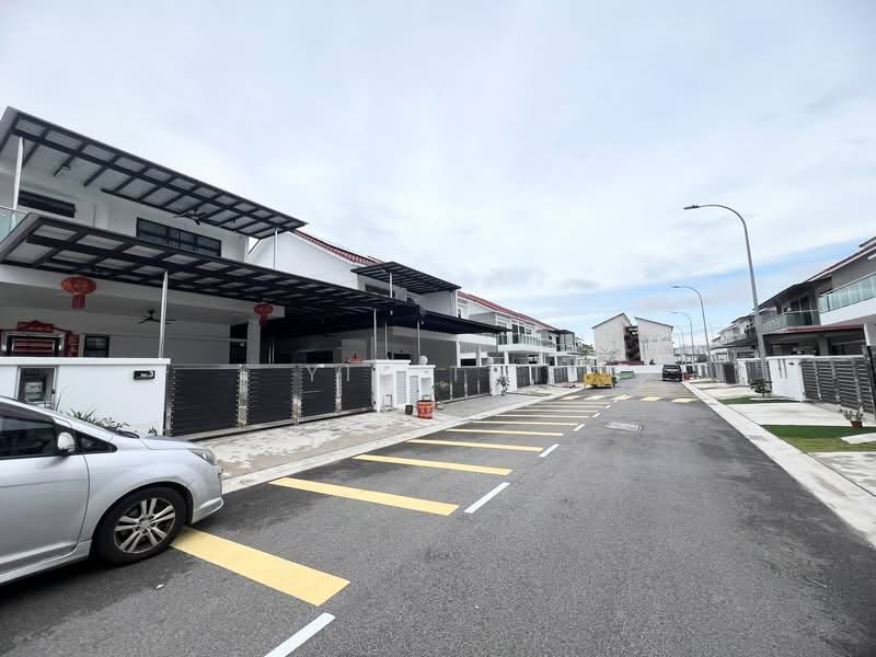 Cluster House for Sale in Taman Mount Austin (Tebrau) - Yik Tat - PropertyGuru.com.my