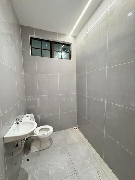 Rumah Teres 2 Tingkat untuk Dijual di Ulu Tiram (Johor) - Daphne Lee - Bathroom - PropertyGuru.com.my
