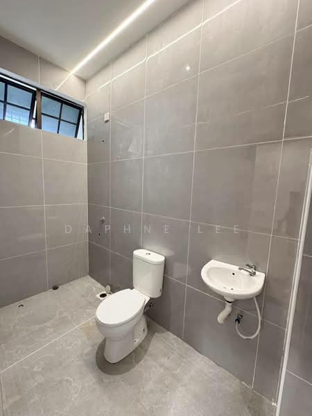 Rumah Teres 2 Tingkat untuk Dijual di Ulu Tiram (Johor) - Daphne Lee - Bathroom - PropertyGuru.com.my