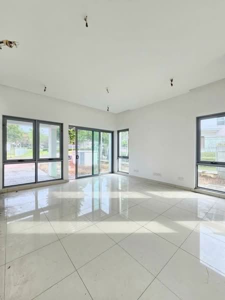 Rumah Berkembar untuk Dijual di Taman Molek (Johor Bahru) - Ivy Low - Living Room - PropertyGuru.com.my