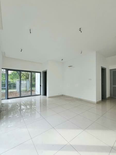 Rumah Berkembar untuk Dijual di Taman Molek (Johor Bahru) - Ivy Low - Living Room - PropertyGuru.com.my