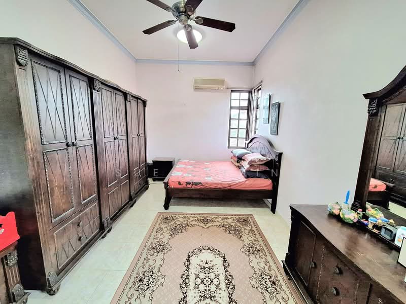 Bungalow for Sale in Seksyen 9 (Shah Alam) - Sue Arifin - Bedroom - PropertyGuru.com.my